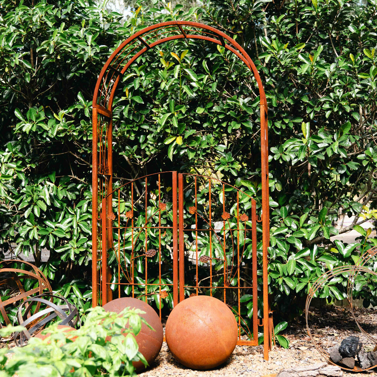 Arch with Gate Leaf Motif
