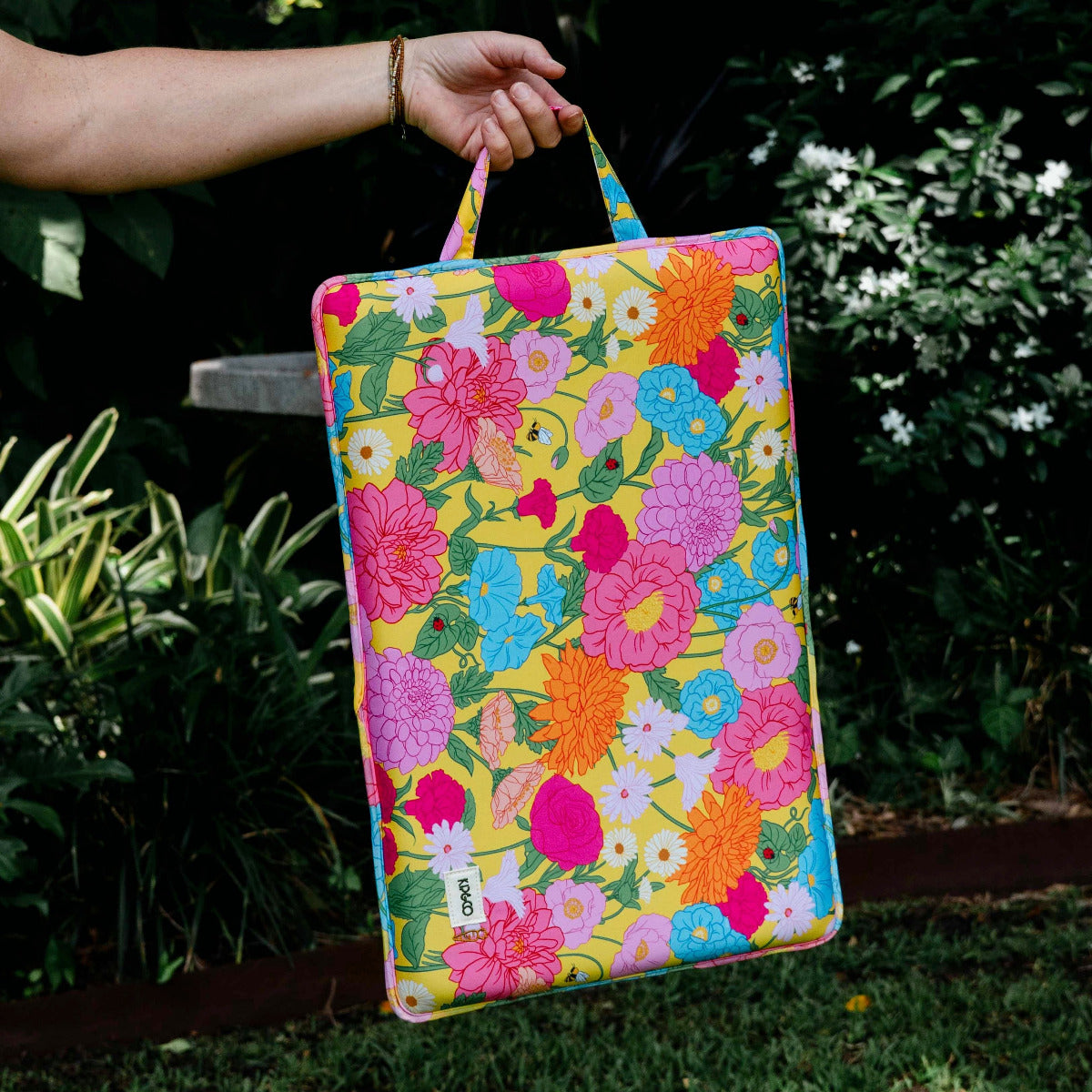 Kip Co Kneeler Follow The Sun