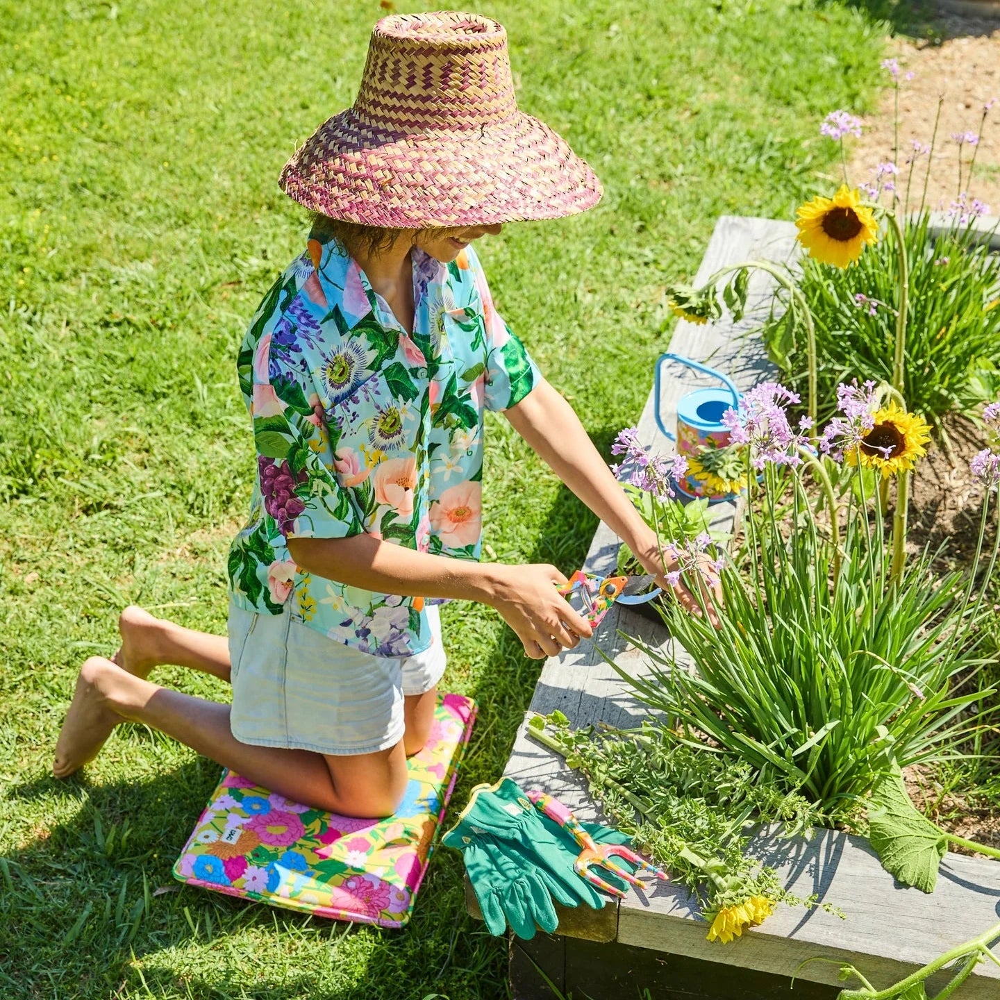 Kip Co Kneeler Follow The Sun