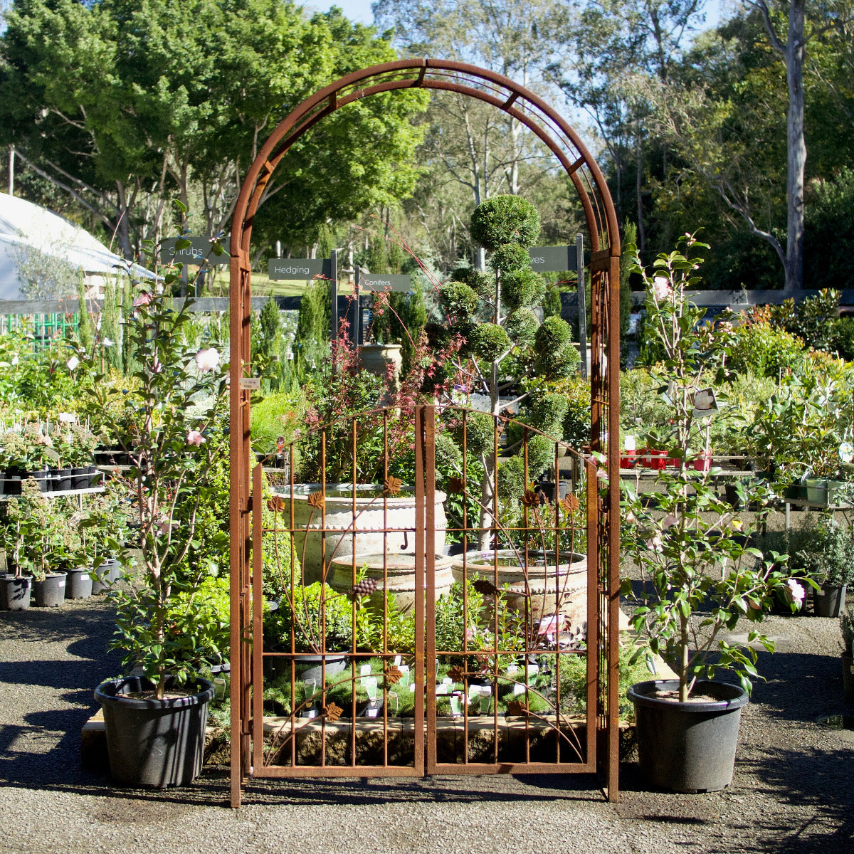 Arch with Gate Leaf Motif