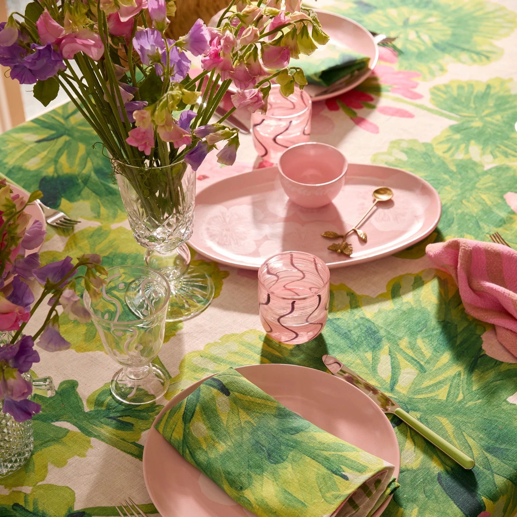 Geranium Multi Tablecloth