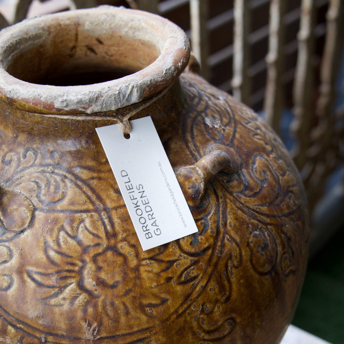 Vintage Brown Pot w/motive