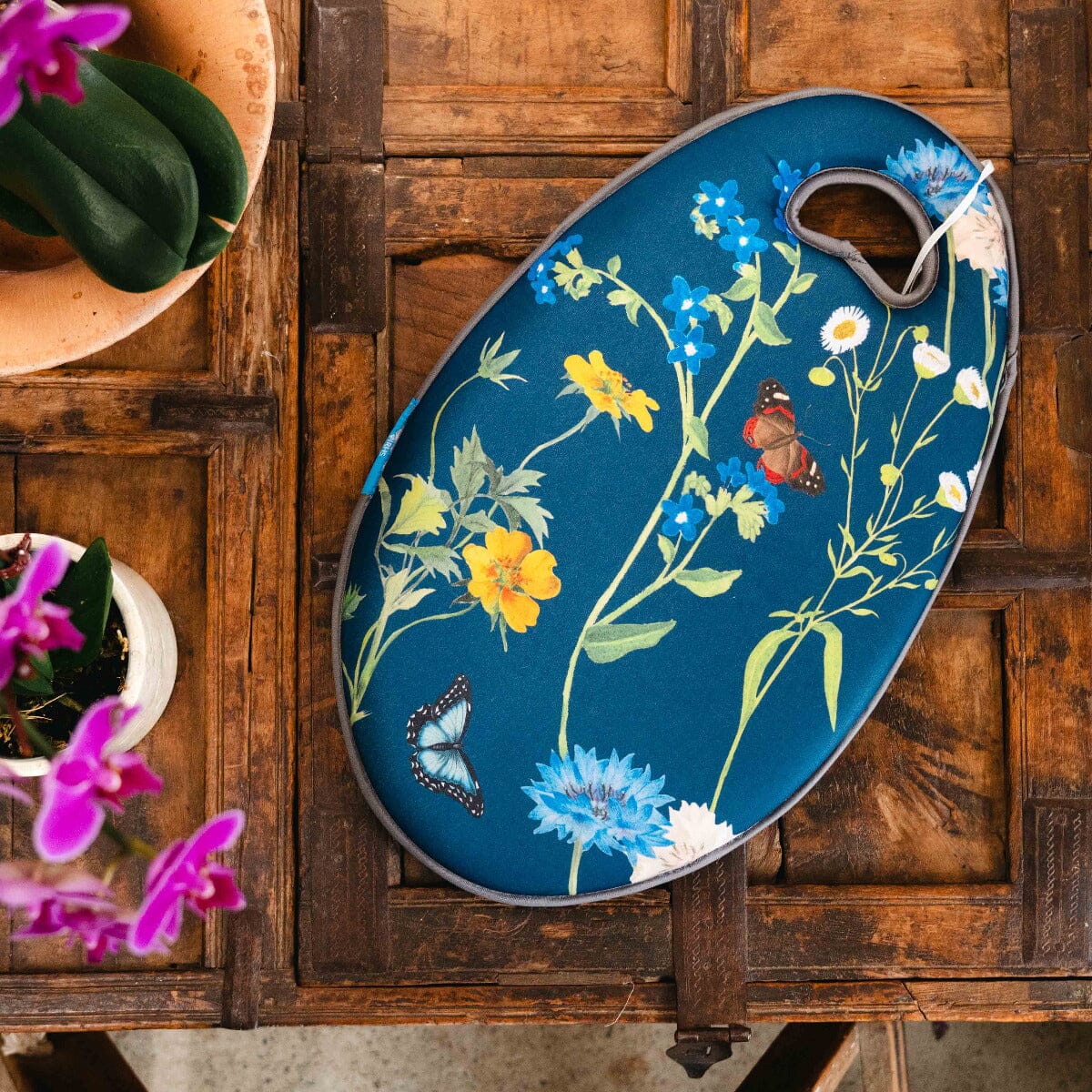 British Meadow Kneeler Hard Ware Brookfield Gardens