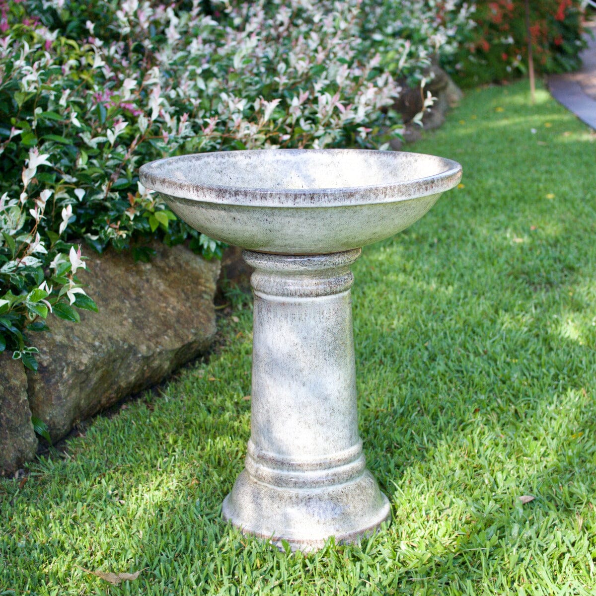 Classic Birdbath Statues / Water features / Bird Bath Garden Club