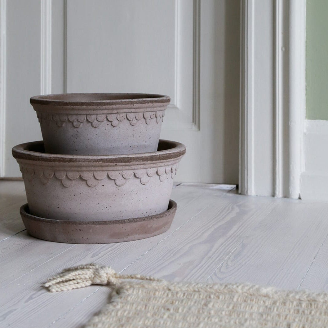 Helena Low Bowl Grey inc Saucer Pots - Berg Berg