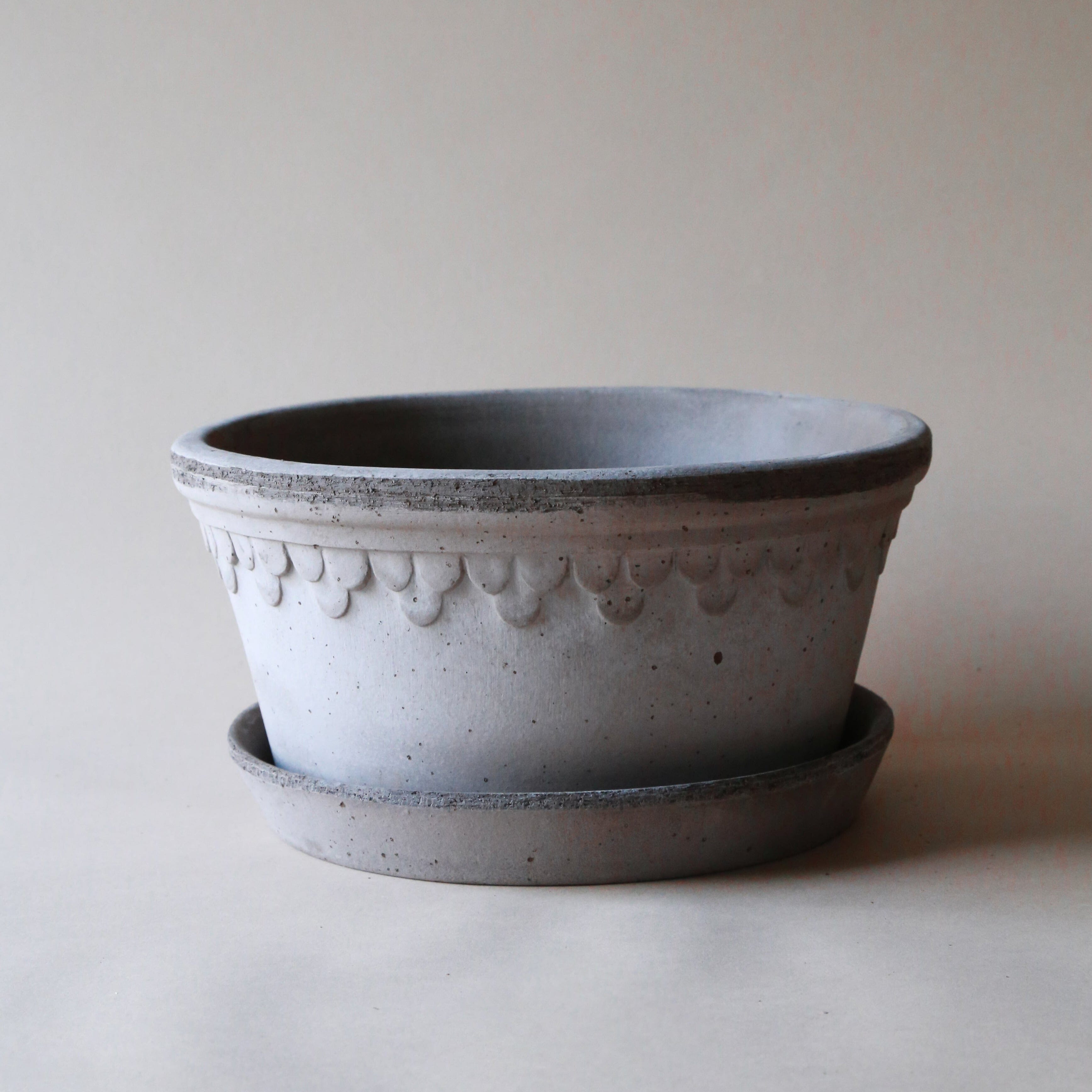 Kobenhavner Low Bowl Grey inc saucer Pots - Berg Berg