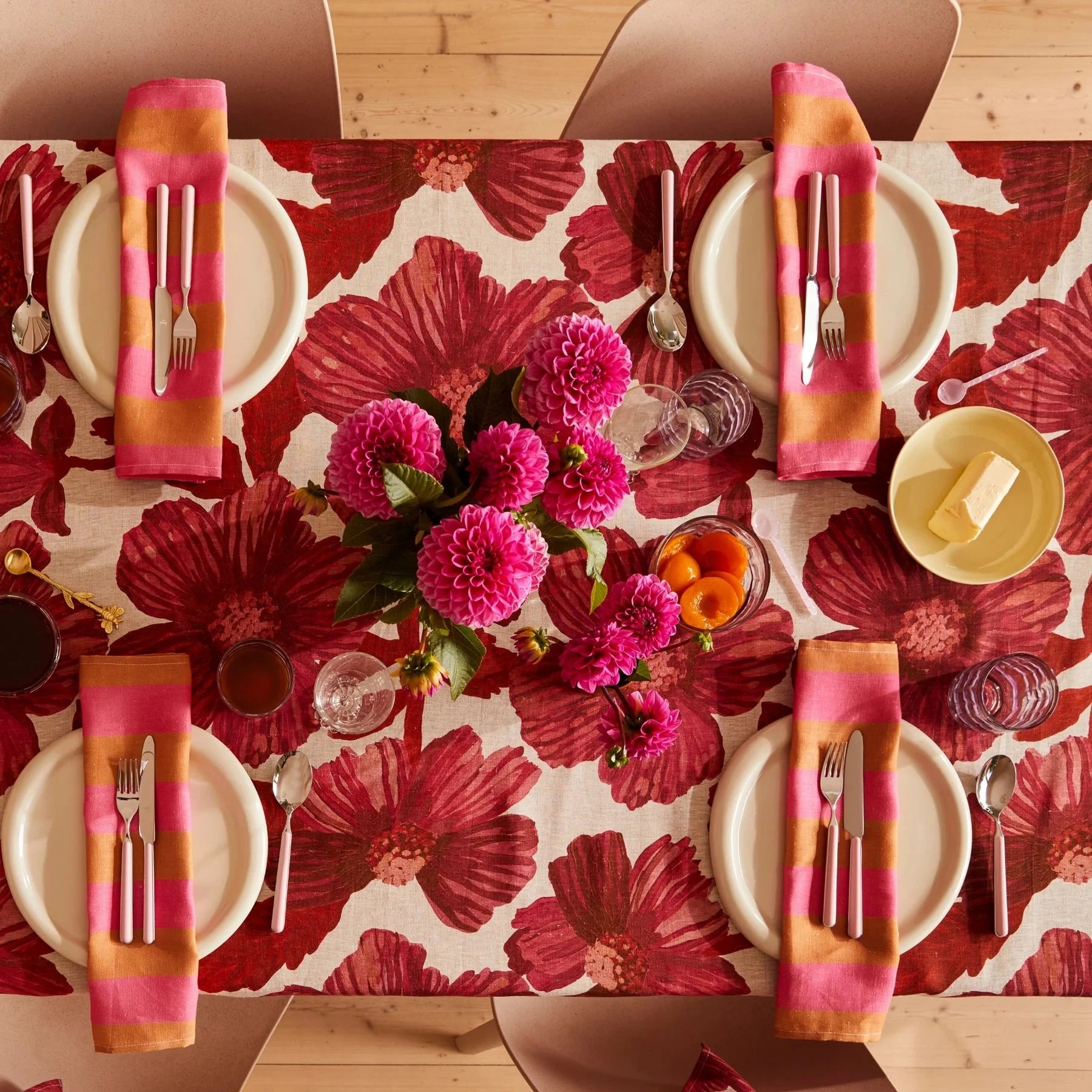 Leon Cerise T/Cloth L PL Napery Brookfield Gardens