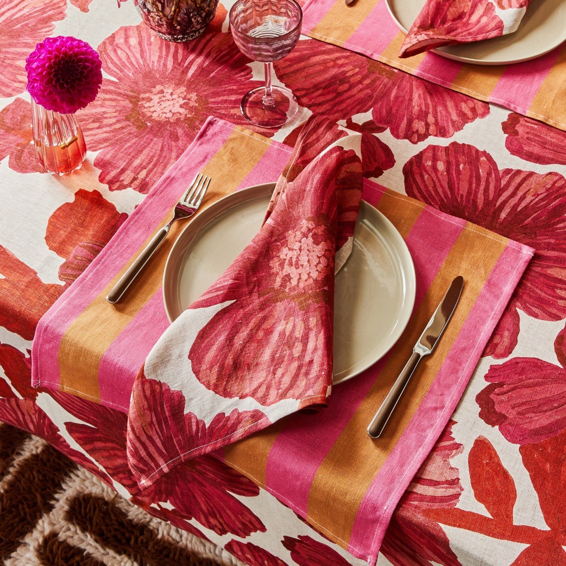Leon Cerise T/Cloth L PL Napery Brookfield Gardens