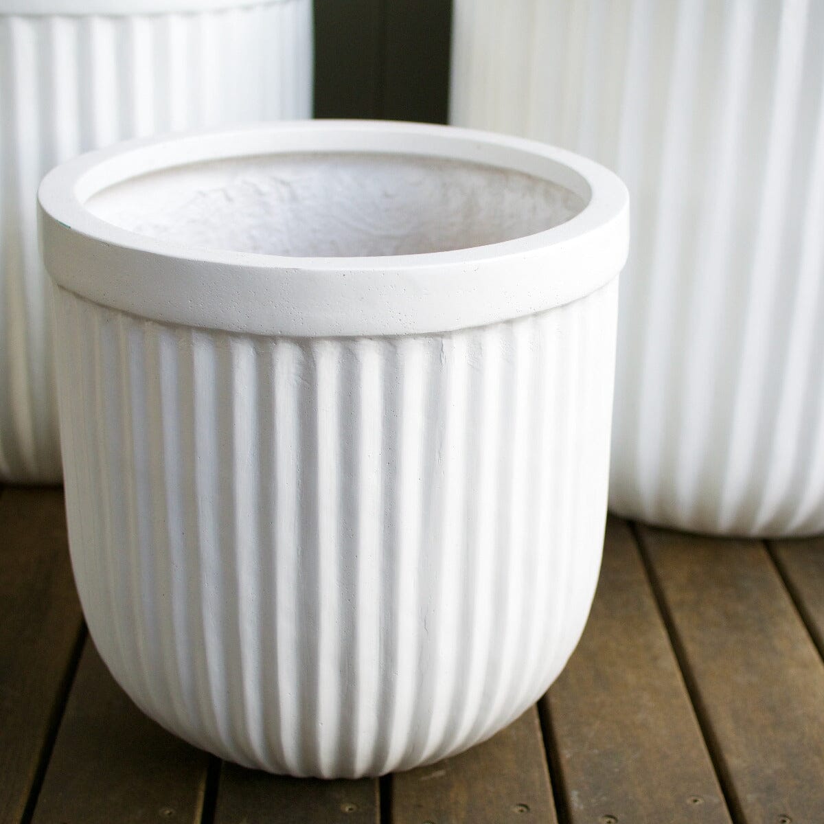 Sante Barrel Pot Black Pots - Light Weight Brookfield Gardens