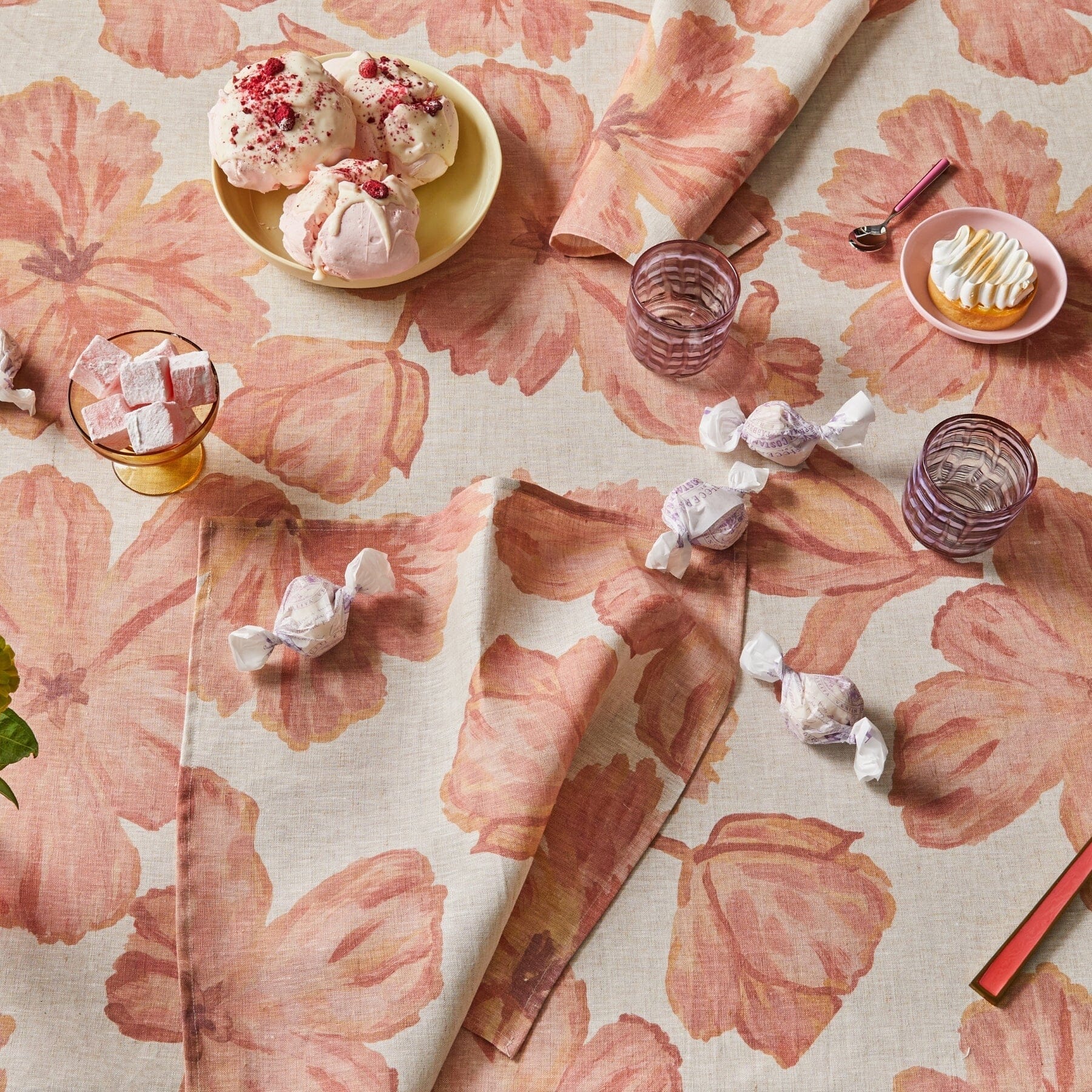 Tulip Pink Tablecloth M PL Napery Brookfield Gardens