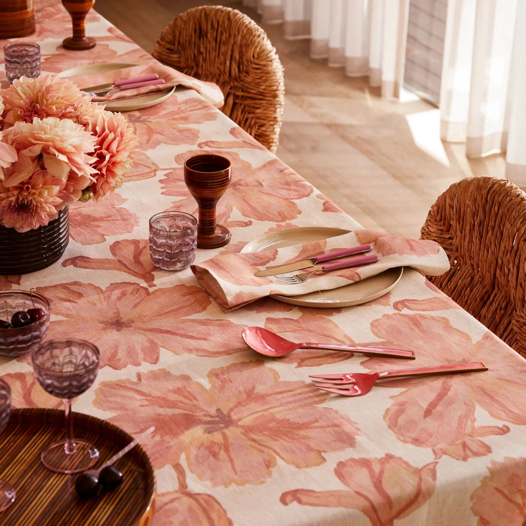 Tulip Pink Tablecloth M PL Napery Brookfield Gardens