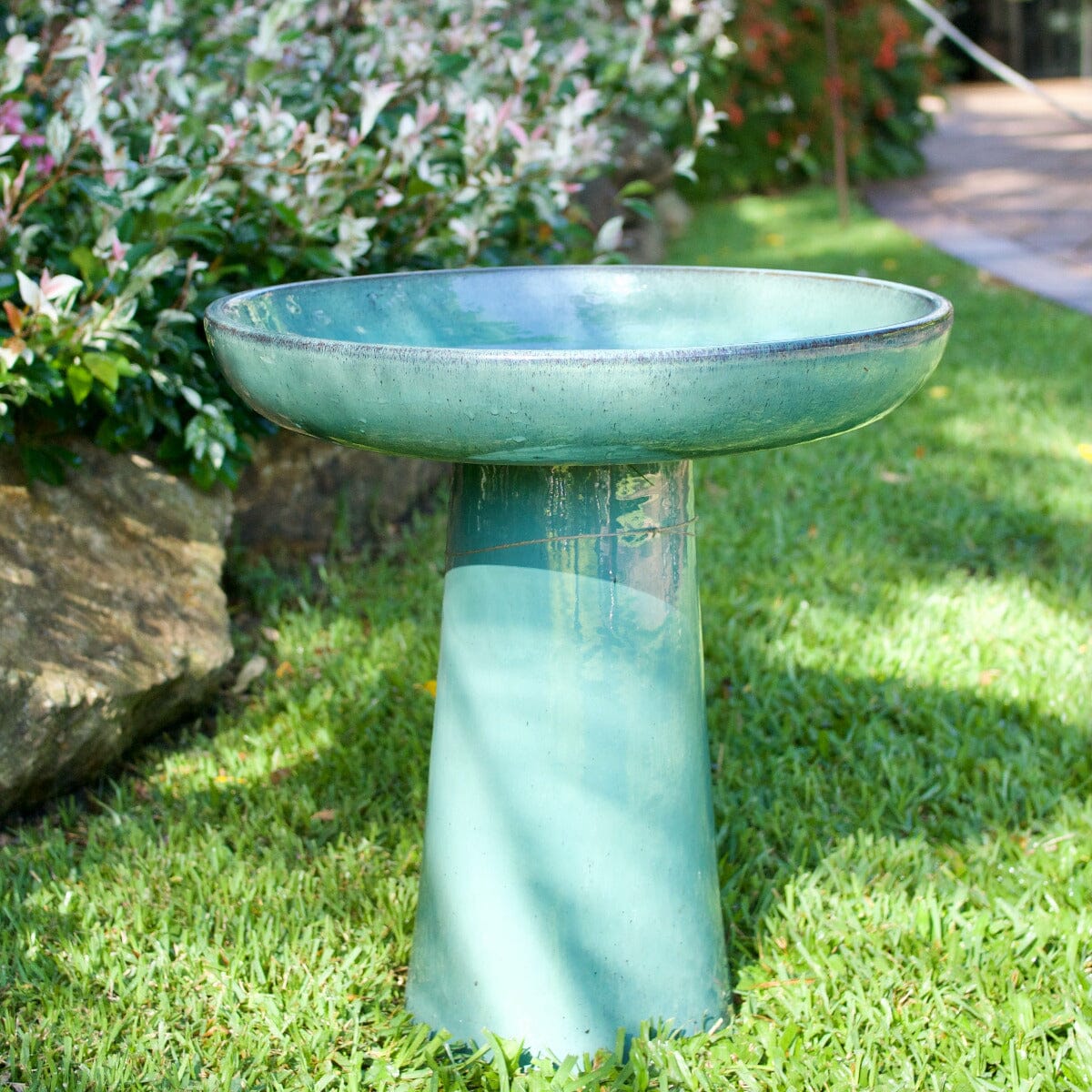 Wren Birdbath Statues / Water features / Bird Bath Brookfield Gardens
