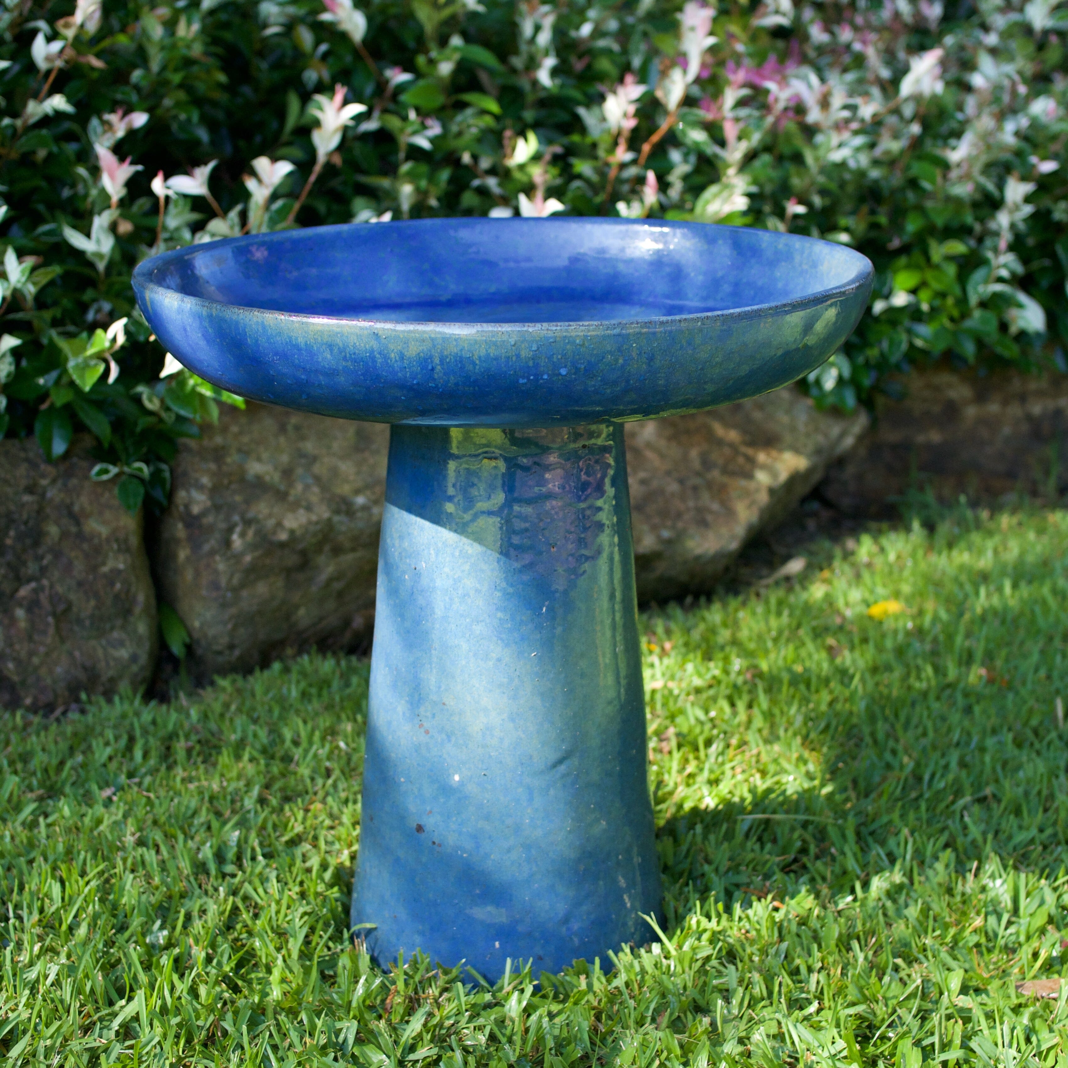 Wren Birdbath Statues / Water features / Bird Bath Garden Club