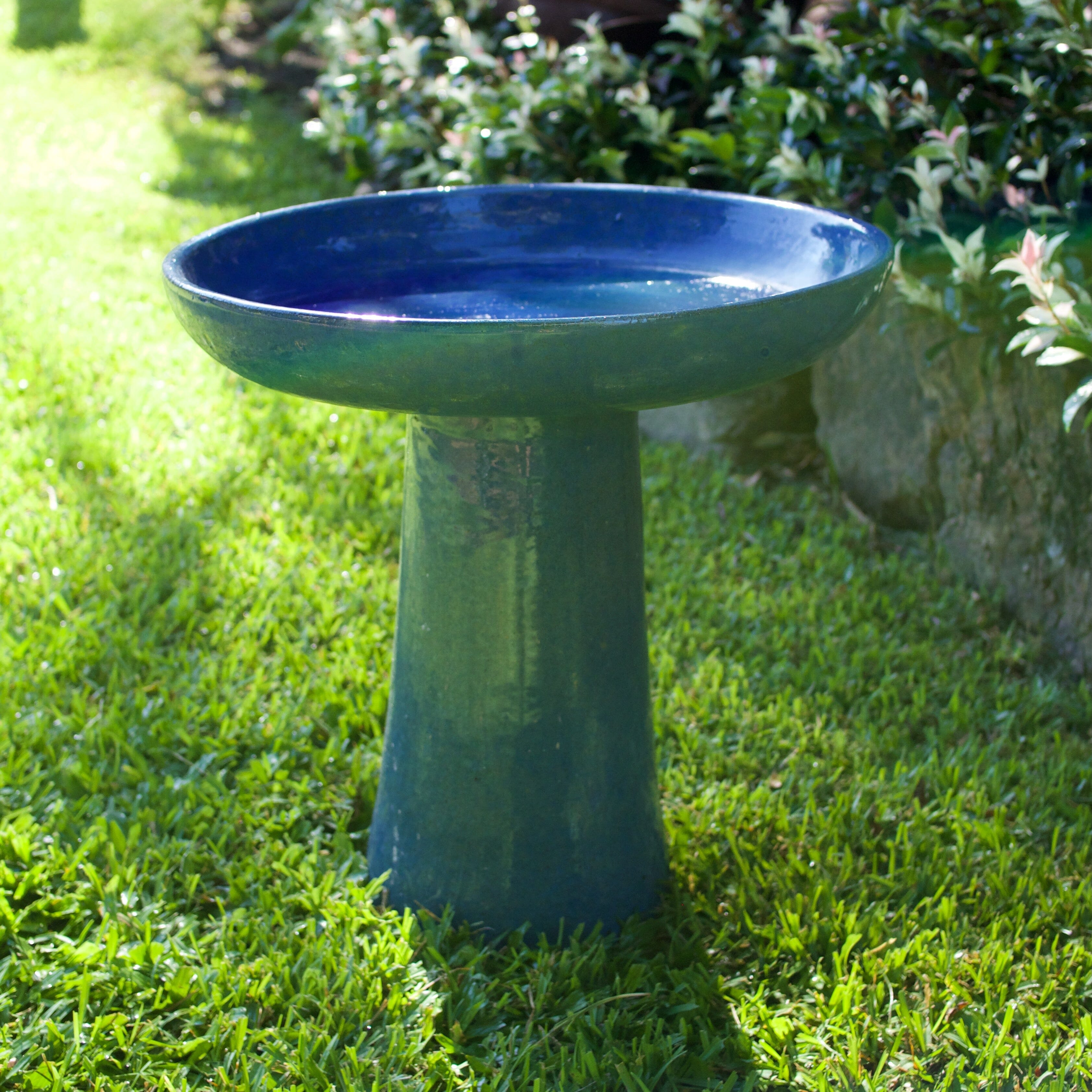 Wren Birdbath Statues / Water features / Bird Bath Garden Club