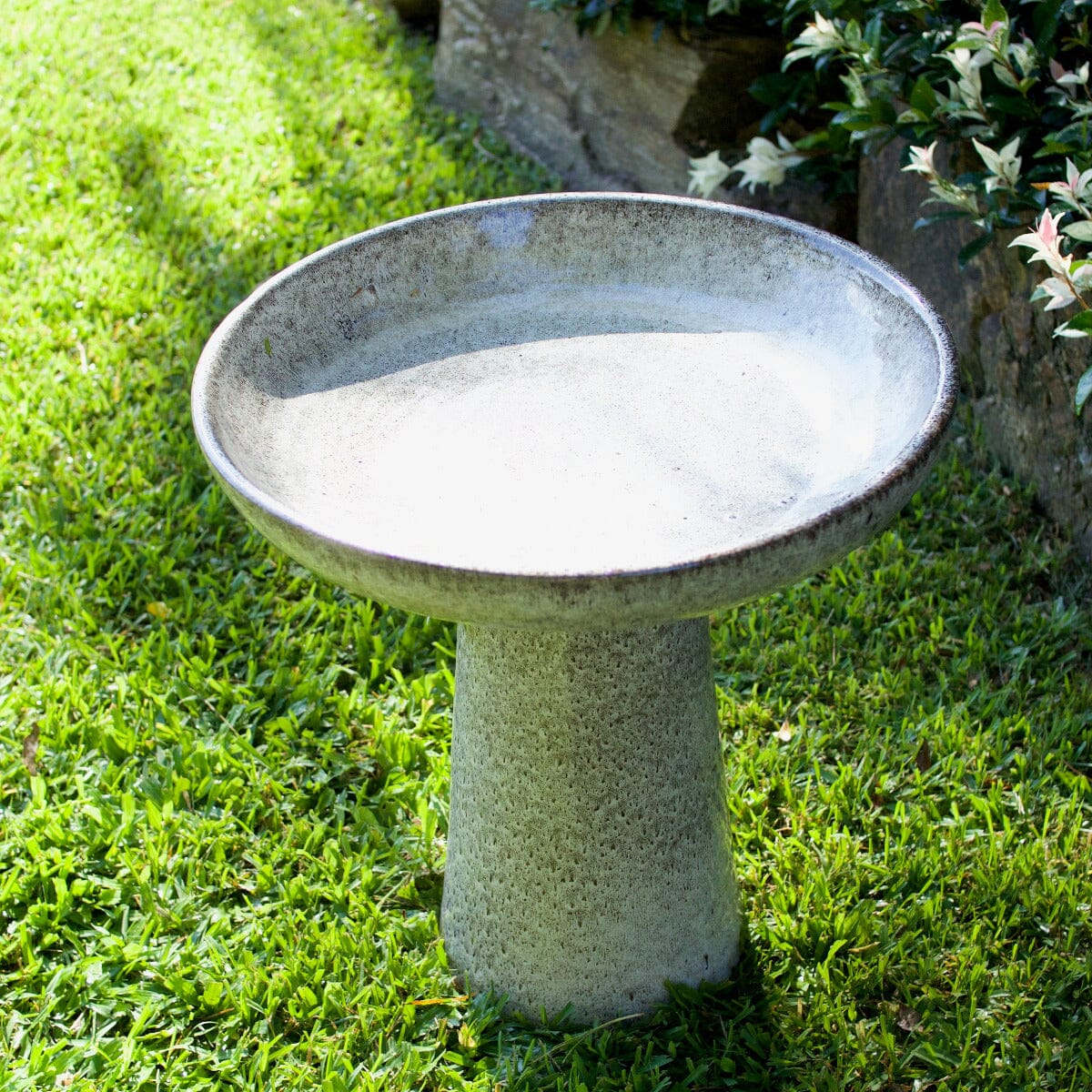 Wren Birdbath Statues / Water features / Bird Bath Garden Club