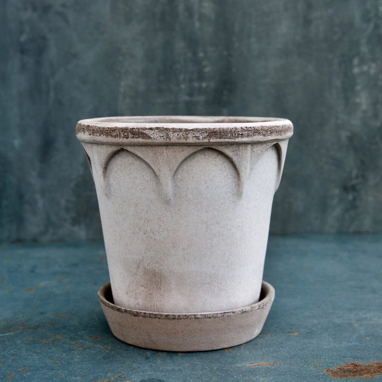 Elizabeth Grey inc saucer Florist - Vessels Berg