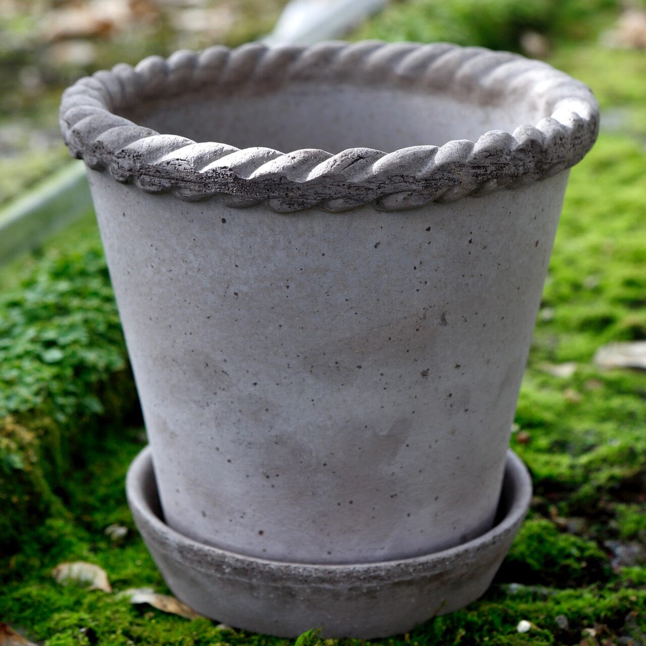 Emilia Grey inc Saucer Florist - Vessels Berg