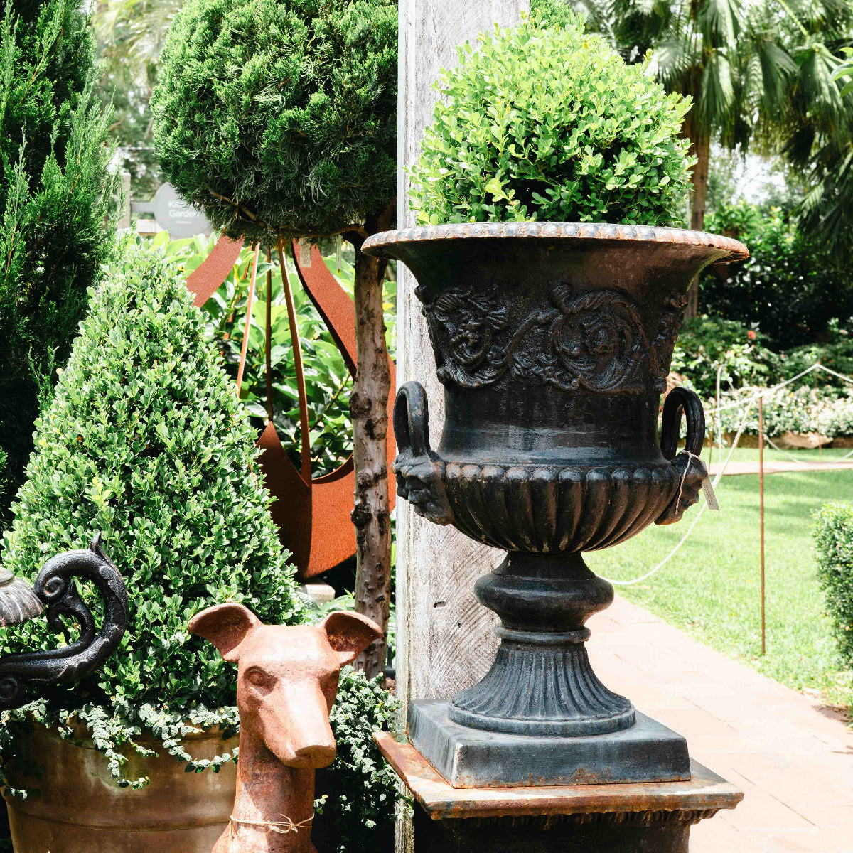 Dorchester Urn & Base