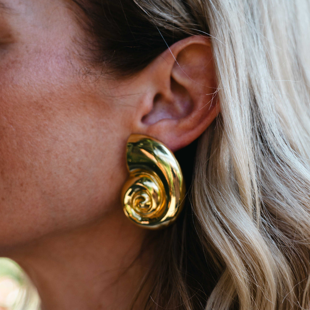 Lrg Shell Earring