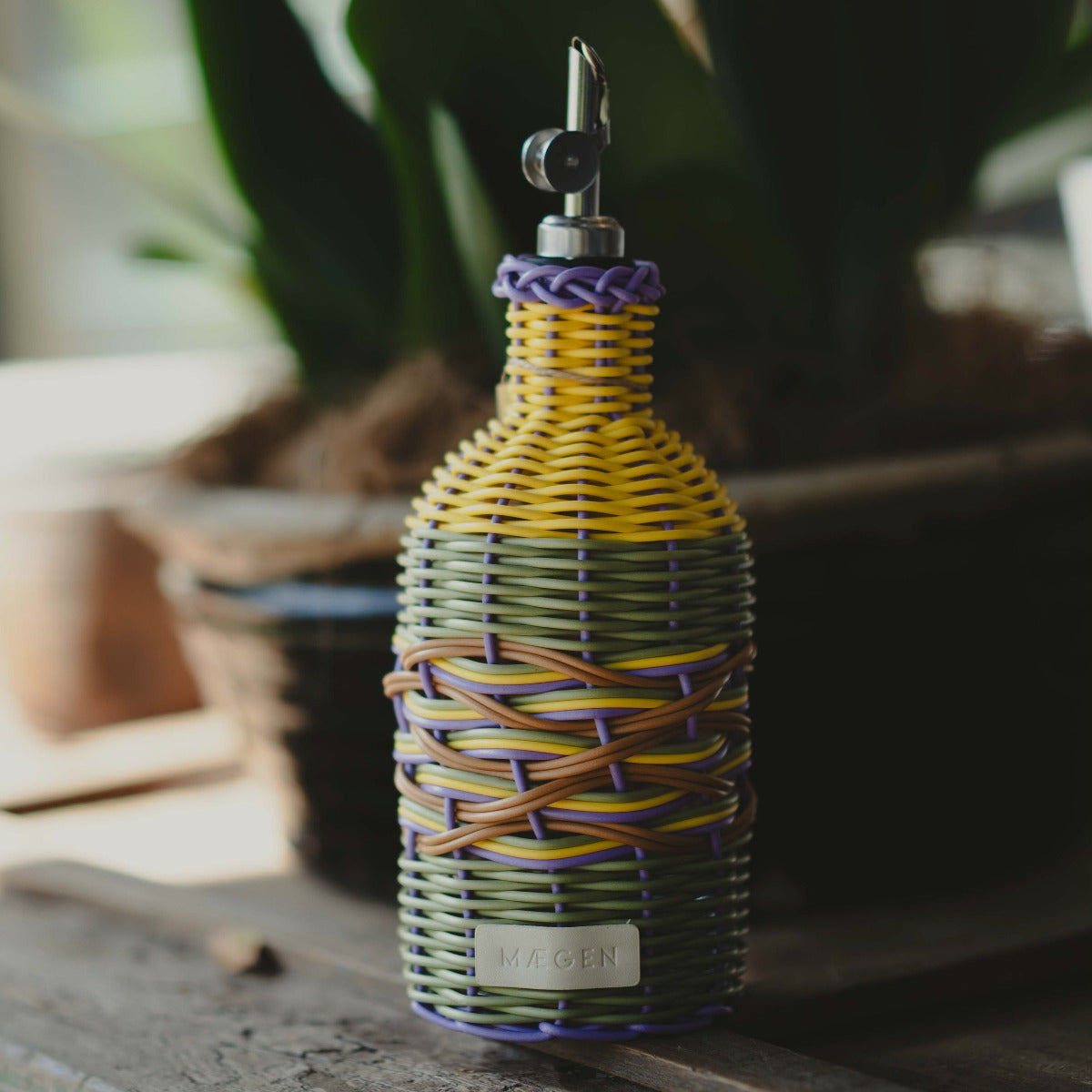 Maegen Hand-Woven Oil Pourer Brisbane Gift for Mum