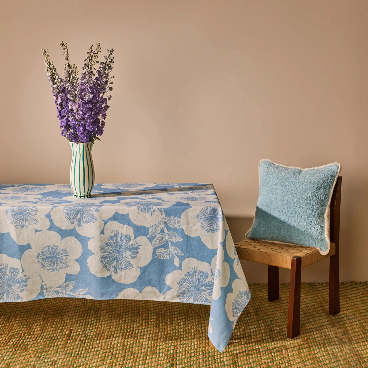 Jardin Dove Tablecloth