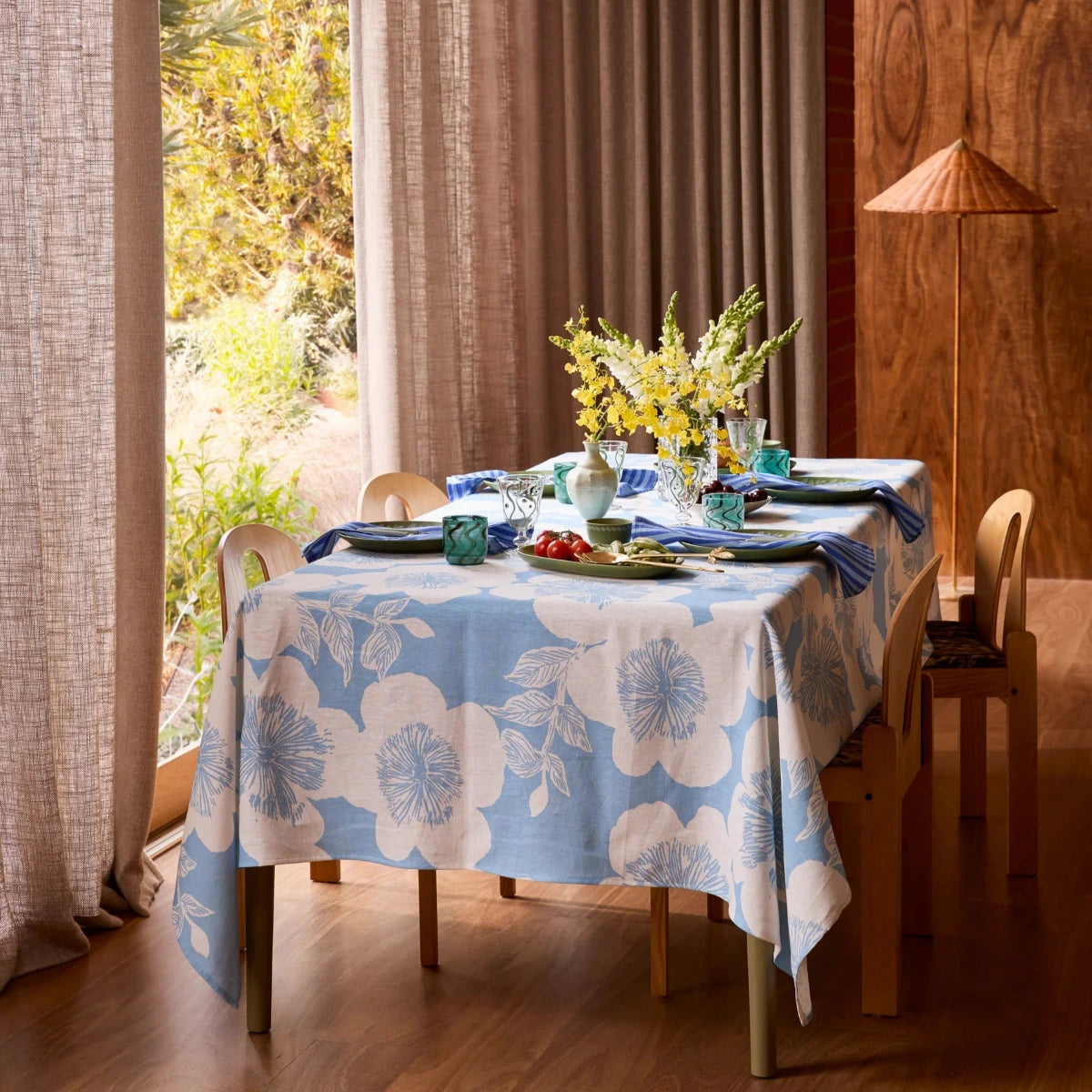 Jardin Dove Tablecloth