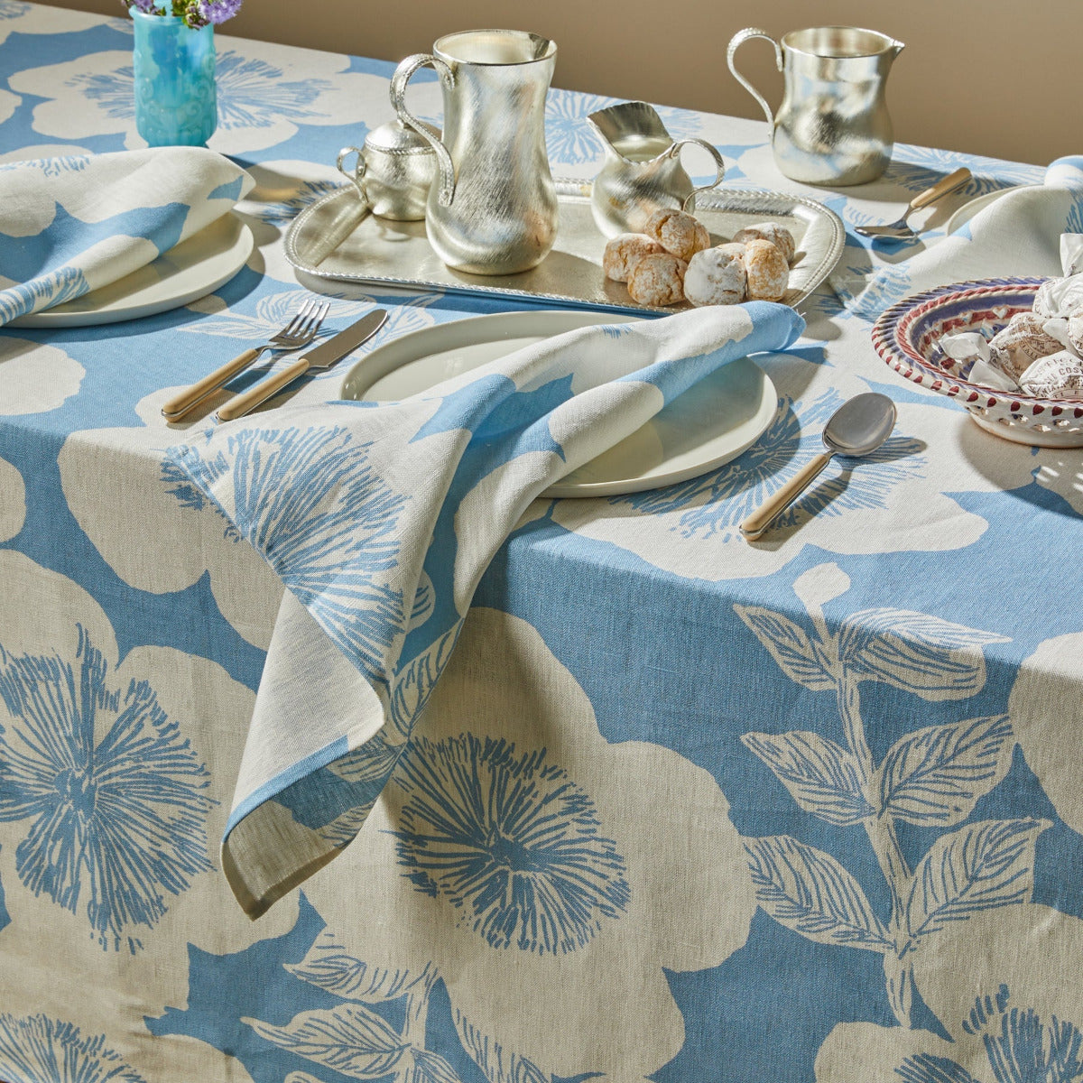Jardin Dove Tablecloth