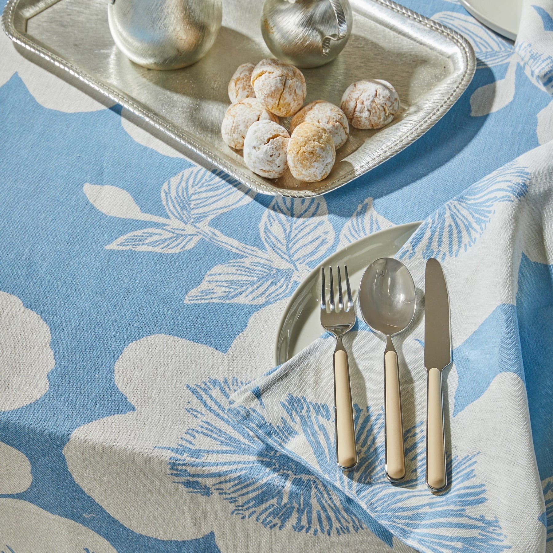 Jardin Dove Tablecloth