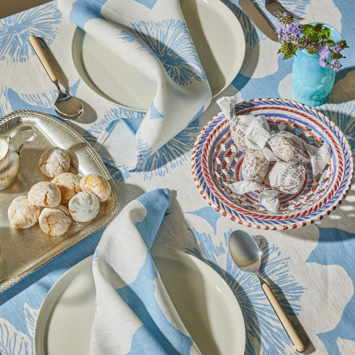 Jardin Dove Tablecloth