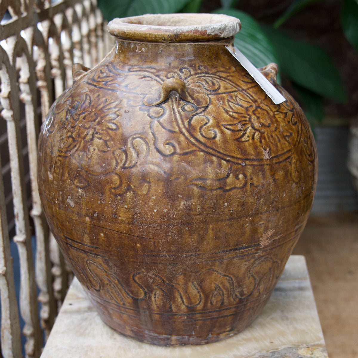 Vintage Brown Pot w/motive
