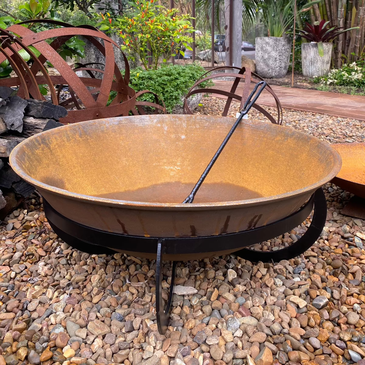 Da Vinci Firepit and stand 750mm Pots - Cast iron Brookfield Gardens