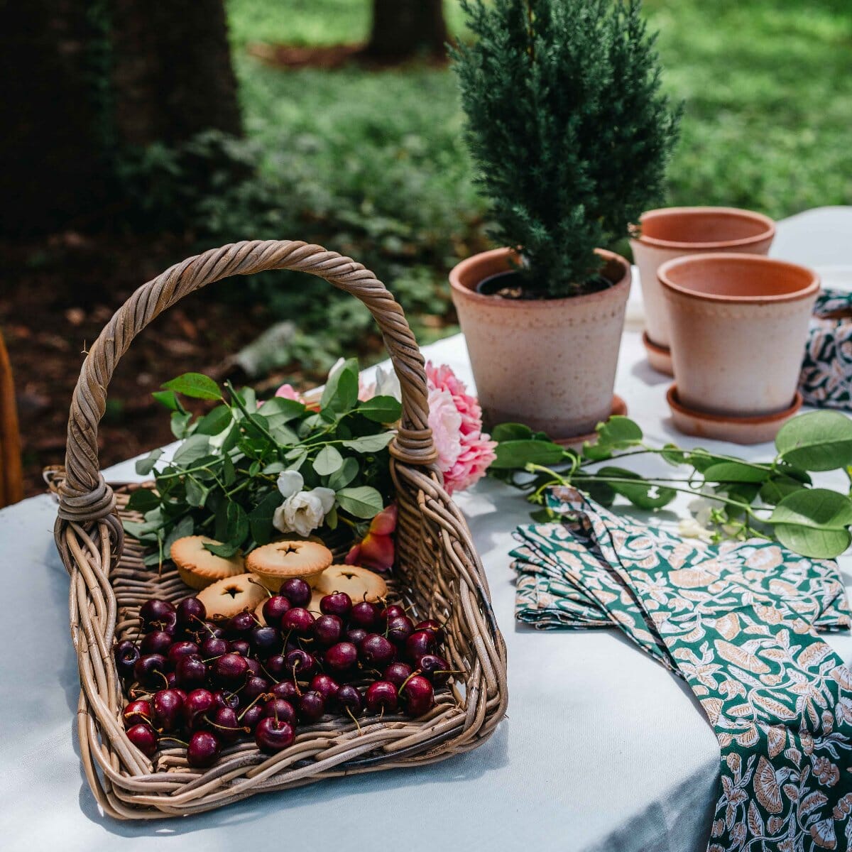 Fiore Basket Baskets - Decorative Brookfield Gardens 