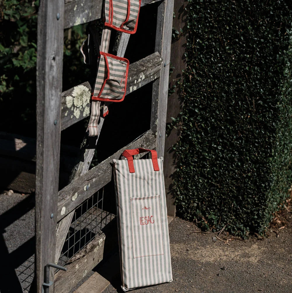Le Sac Outback Gardens Kneeler Hard Ware Brookfield Gardens 
