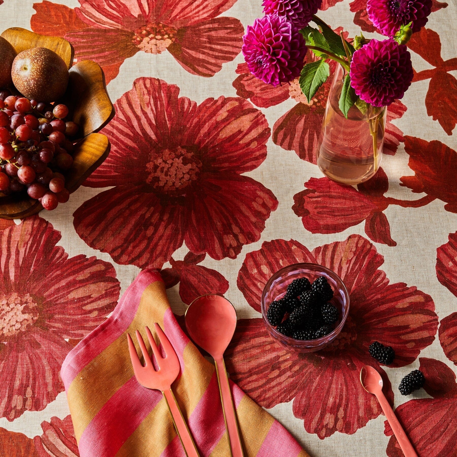 Leon Cerise T/Cloth L PL Napery Brookfield Gardens 