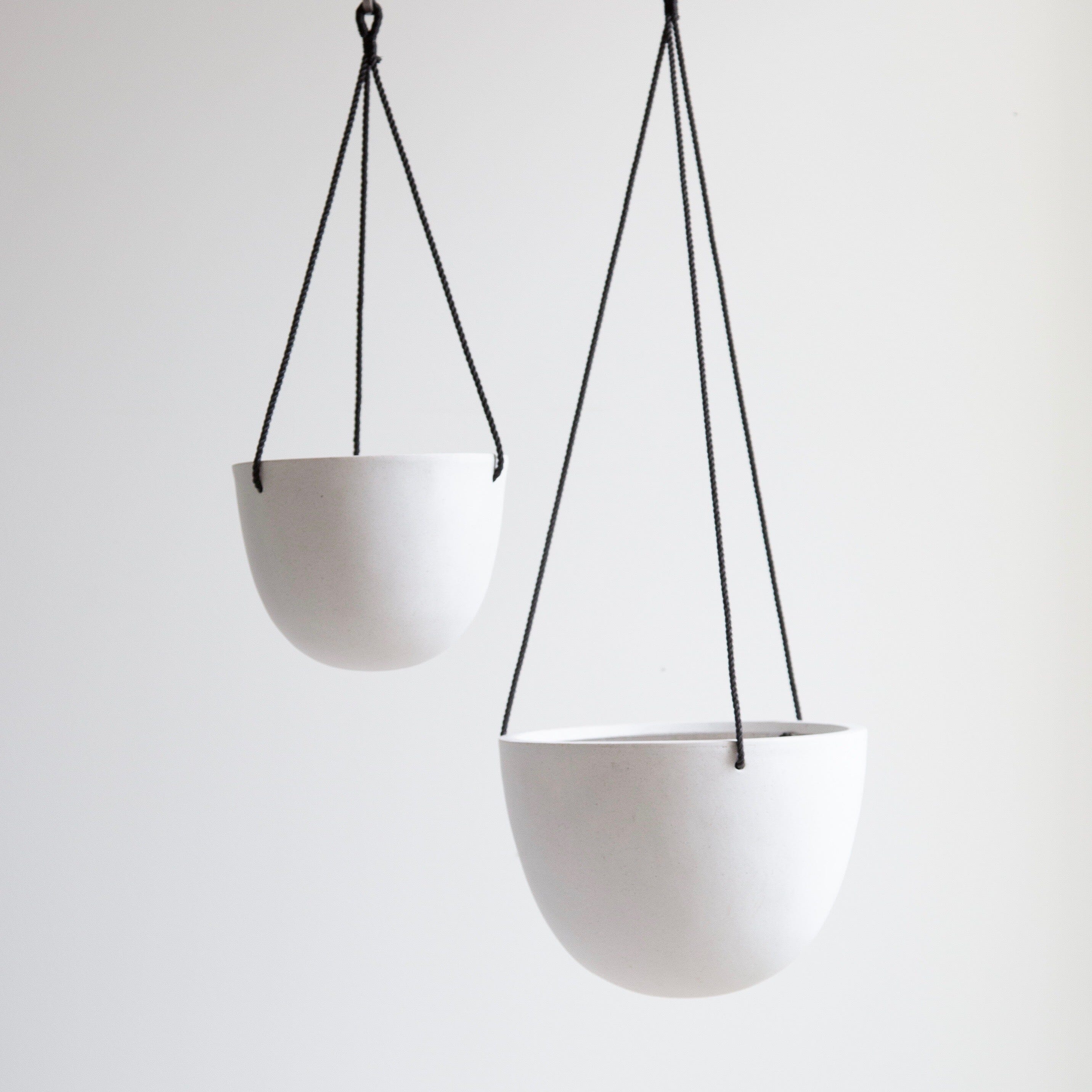 Grace Hanging Pot White Pots - Decorator Hanging 